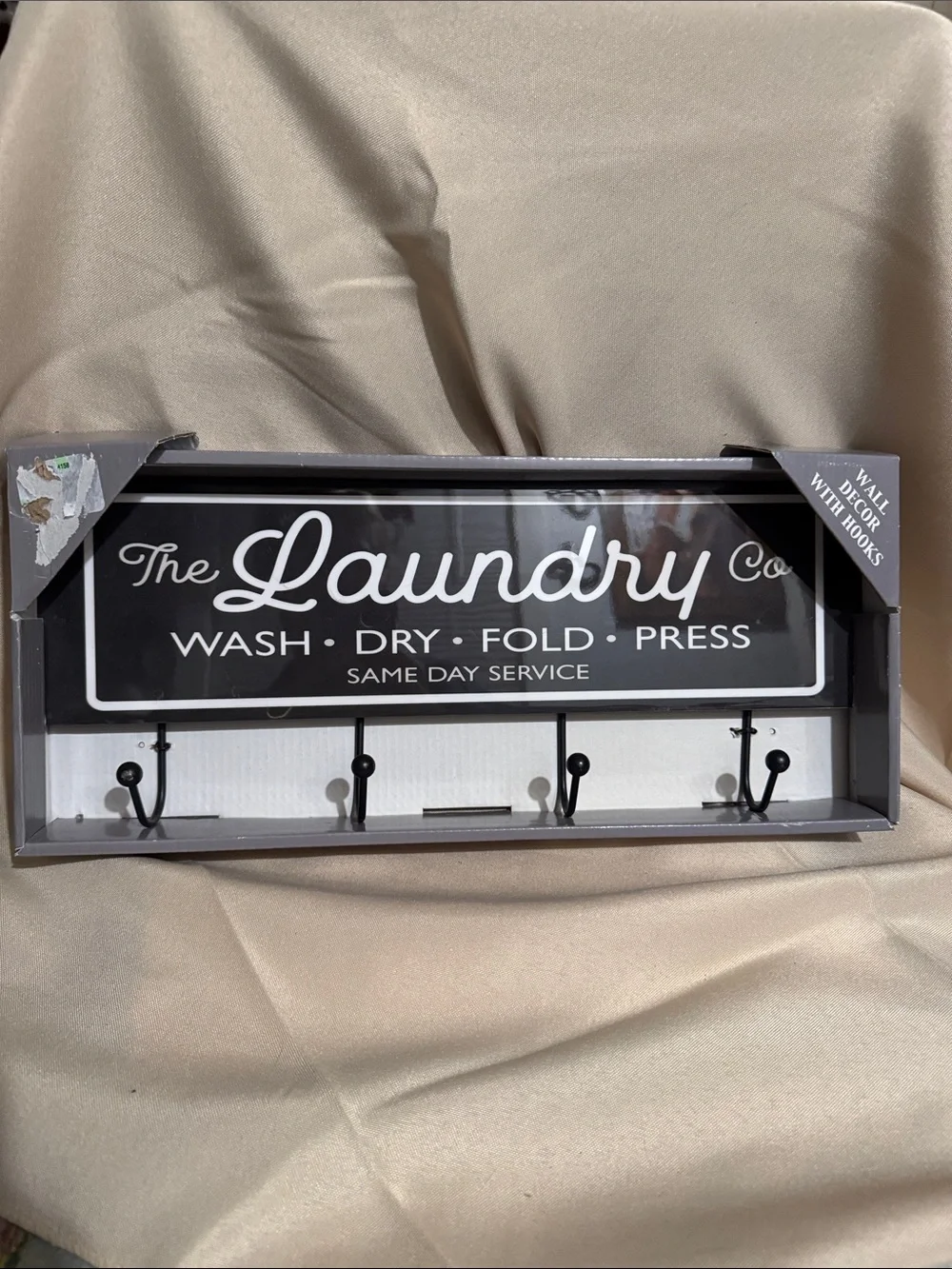 NWT Farmhouse Laundry Room Sign with 4 Hooks - New In Packaging
